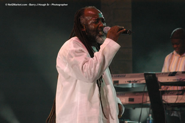 Freddy McGregor @ The Aqueduct on Rose Hall - Friday, January 26, 2007 - 10th Anniversary - Air Jamaica Jazz & Blues Festival 2007 - The Art of Music - Tuesday, January 23 - Saturday, January 27, 2007, The Aqueduct on Rose Hall, Montego Bay, Jamaica - Negril Travel Guide, Negril Jamaica WI - http://www.negriltravelguide.com - info@negriltravelguide.com...!