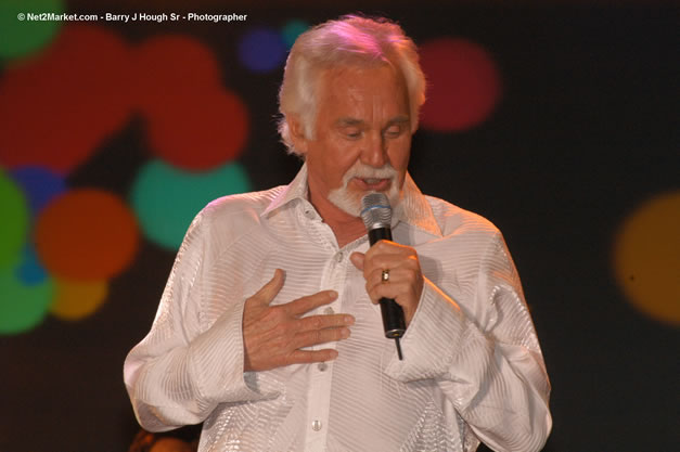 Kenny Rogers @ The Aqueduct on Rose Hall - Friday, January 26, 2007 - 10th Anniversary - Air Jamaica Jazz & Blues Festival 2007 - The Art of Music - Tuesday, January 23 - Saturday, January 27, 2007, The Aqueduct on Rose Hall, Montego Bay, Jamaica - Negril Travel Guide, Negril Jamaica WI - http://www.negriltravelguide.com - info@negriltravelguide.com...!