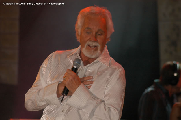 Kenny Rogers @ The Aqueduct on Rose Hall - Friday, January 26, 2007 - 10th Anniversary - Air Jamaica Jazz & Blues Festival 2007 - The Art of Music - Tuesday, January 23 - Saturday, January 27, 2007, The Aqueduct on Rose Hall, Montego Bay, Jamaica - Negril Travel Guide, Negril Jamaica WI - http://www.negriltravelguide.com - info@negriltravelguide.com...!