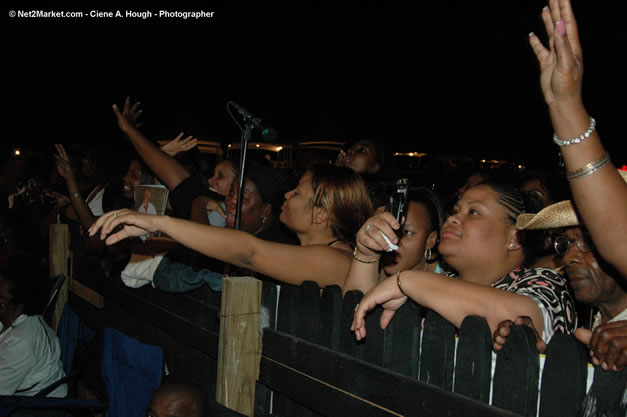 Kenny Rogers @ The Aqueduct on Rose Hall - Friday, January 26, 2007 - 10th Anniversary - Air Jamaica Jazz & Blues Festival 2007 - The Art of Music - Tuesday, January 23 - Saturday, January 27, 2007, The Aqueduct on Rose Hall, Montego Bay, Jamaica - Negril Travel Guide, Negril Jamaica WI - http://www.negriltravelguide.com - info@negriltravelguide.com...!