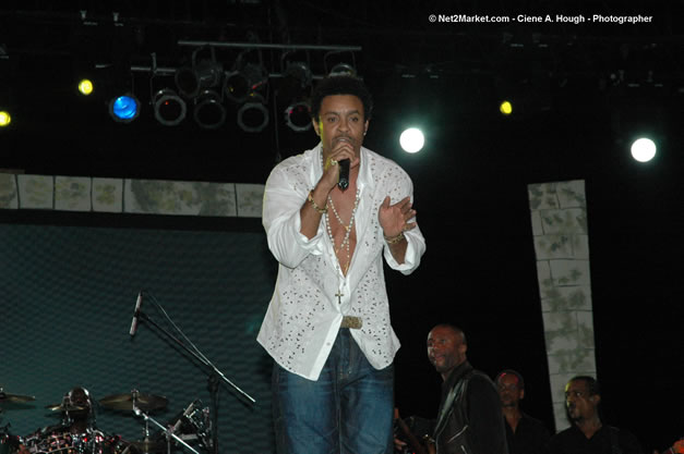 Shaggy @ The Aqueduct on Rose Hall - Friday, January 26, 2007 - 10th Anniversary - Air Jamaica Jazz & Blues Festival 2007 - The Art of Music - Tuesday, January 23 - Saturday, January 27, 2007, The Aqueduct on Rose Hall, Montego Bay, Jamaica - Negril Travel Guide, Negril Jamaica WI - http://www.negriltravelguide.com - info@negriltravelguide.com...!