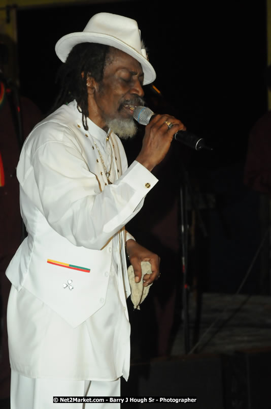 Bunny Wailer & King Yellowman at Bourbon Beach - Monday, February 25, 2008 - Bourbin Beach Restaurant, Bar, Oceanfront Accommodatioins, Live Reggae Music & Disco, Norman Manley Boulevard, Negril, Westmoreland, Jamaica W.I. - Photographs by Net2Market.com - Barry J. Hough Sr, Photographer - Negril Travel Guide, Negril Jamaica WI - http://www.negriltravelguide.com - info@negriltravelguide.com...!