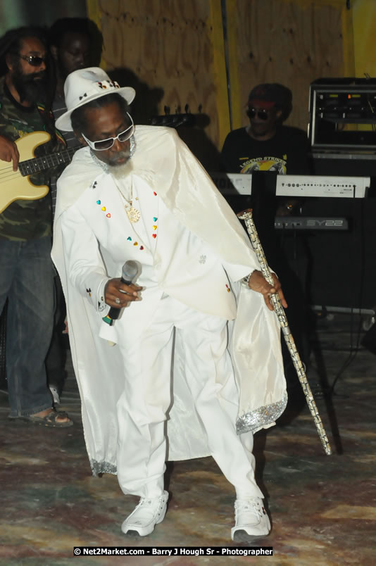 Bunny Wailer & King Yellowman at Bourbon Beach - Monday, February 25, 2008 - Bourbin Beach Restaurant, Bar, Oceanfront Accommodatioins, Live Reggae Music & Disco, Norman Manley Boulevard, Negril, Westmoreland, Jamaica W.I. - Photographs by Net2Market.com - Barry J. Hough Sr, Photographer - Negril Travel Guide, Negril Jamaica WI - http://www.negriltravelguide.com - info@negriltravelguide.com...!