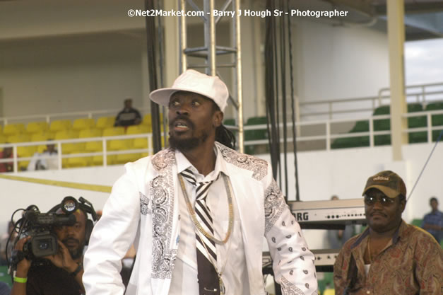 Beenie Man - Cure Fest 2007 - Longing For Concert at Trelawny Multi Purpose Stadium, Trelawny, Jamaica - Sunday, October 14, 2007 - Cure Fest 2007 October 12th-14th, 2007 Presented by Danger Promotions, Iyah Cure Promotions, and Brass Gate Promotions - Alison Young, Publicist - Photographs by Net2Market.com - Barry J. Hough Sr, Photographer - Negril Travel Guide, Negril Jamaica WI - http://www.negriltravelguide.com - info@negriltravelguide.com...!