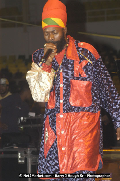 Capleton - Cure Fest 2007 - Longing For Concert at Trelawny Multi Purpose Stadium, Trelawny, Jamaica - Sunday, October 14, 2007 - Cure Fest 2007 October 12th-14th, 2007 Presented by Danger Promotions, Iyah Cure Promotions, and Brass Gate Promotions - Alison Young, Publicist - Photographs by Net2Market.com - Barry J. Hough Sr, Photographer - Negril Travel Guide, Negril Jamaica WI - http://www.negriltravelguide.com - info@negriltravelguide.com...!