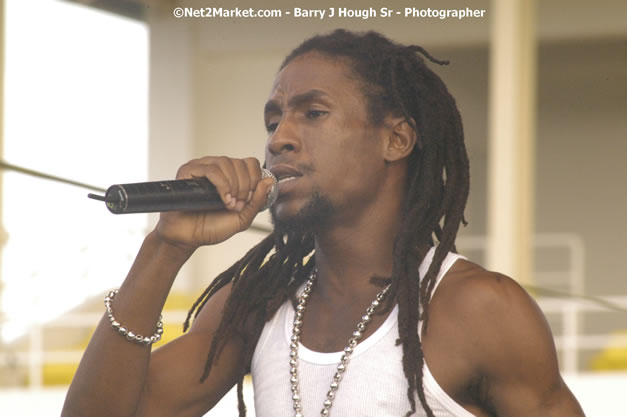 Jah Cure - Cure Fest 2007 - Longing For Concert at Trelawny Multi Purpose Stadium, Trelawny, Jamaica - Sunday, October 14, 2007 - Cure Fest 2007 October 12th-14th, 2007 Presented by Danger Promotions, Iyah Cure Promotions, and Brass Gate Promotions - Alison Young, Publicist - Photographs by Net2Market.com - Barry J. Hough Sr, Photographer - Negril Travel Guide, Negril Jamaica WI - http://www.negriltravelguide.com - info@negriltravelguide.com...!