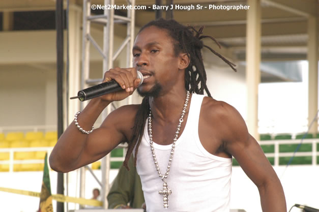 Jah Cure - Cure Fest 2007 - Longing For Concert at Trelawny Multi Purpose Stadium, Trelawny, Jamaica - Sunday, October 14, 2007 - Cure Fest 2007 October 12th-14th, 2007 Presented by Danger Promotions, Iyah Cure Promotions, and Brass Gate Promotions - Alison Young, Publicist - Photographs by Net2Market.com - Barry J. Hough Sr, Photographer - Negril Travel Guide, Negril Jamaica WI - http://www.negriltravelguide.com - info@negriltravelguide.com...!