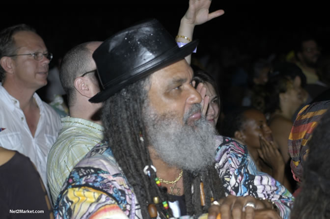 Jazz & Blues Goers - Air Jamaica Jazz & Blues 2005 - The Art Of Music - Cinnamon Hill Golf Course, Rose Hall, Montego Bay - Negril Travel Guide, Negril Jamaica WI - http://www.negriltravelguide.com - info@negriltravelguide.com...!