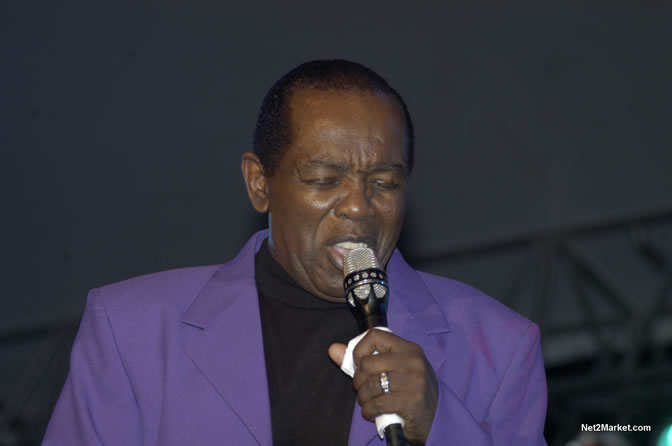 Lou Rawls - Air Jamaica Jazz & Blues 2005 - The Art Of Music - Cinnamon Hill Golf Course, Rose Hall, Montego Bay - Negril Travel Guide, Negril Jamaica WI - http://www.negriltravelguide.com - info@negriltravelguide.com...!