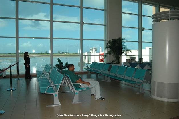 MBJ Airports Limited Welcomes WestJet Airlines - Inaugural Scheduled Service From Toronto Pearsons International Airport - Monday, December 10, 2007 - Sangster International Airport - MBJ Airports Limited, Montego Bay, Jamaica W.I. - Photographs by Net2Market.com - Barry J. Hough Sr, Photographer - Negril Travel Guide, Negril Jamaica WI - http://www.negriltravelguide.com - info@negriltravelguide.com...!