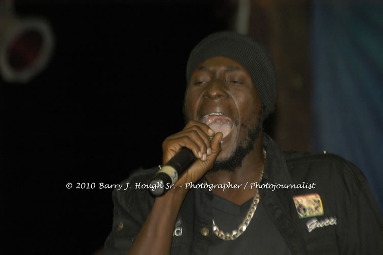 Etana - Live In Concert - One Love Reggae Concert Series 09/10 @ Negril Escape Resort and Spa, December 22, 2009, One Love Drive, West End, Negril, Westmoreland, Jamaica W.I. - Photographs by Net2Market.com - Barry J. Hough Sr, Photographer/Photojournalist - Negril Travel Guide, Negril Jamaica WI - http://www.negriltravelguide.com - info@negriltravelguide.com...!