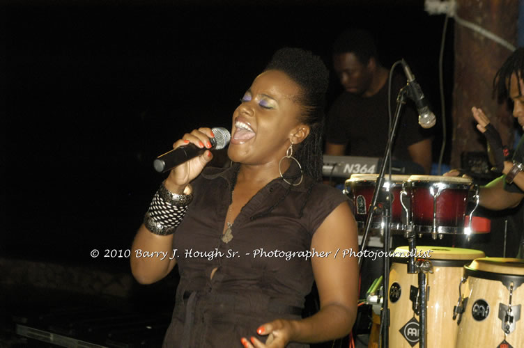 Etana - Live In Concert - One Love Reggae Concert Series 09/10 @ Negril Escape Resort and Spa, December 22, 2009, One Love Drive, West End, Negril, Westmoreland, Jamaica W.I. - Photographs by Net2Market.com - Barry J. Hough Sr, Photographer/Photojournalist - Negril Travel Guide, Negril Jamaica WI - http://www.negriltravelguide.com - info@negriltravelguide.com...!