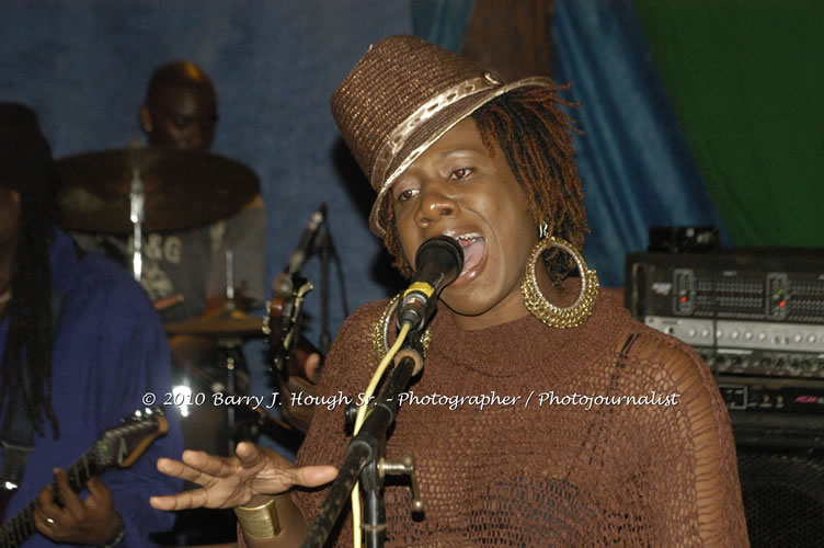 Etana - Live In Concert - One Love Reggae Concert Series 09/10 @ Negril Escape Resort and Spa, December 22, 2009, One Love Drive, West End, Negril, Westmoreland, Jamaica W.I. - Photographs by Net2Market.com - Barry J. Hough Sr, Photographer/Photojournalist - Negril Travel Guide, Negril Jamaica WI - http://www.negriltravelguide.com - info@negriltravelguide.com...!