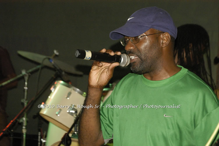 Marcia Griffiths & Edge Michael - Live In Concert - One Love Reggae Concert Series 09/10 @ Negril Escape Resort and Spa, December 29, 2009, One Love Drive, West End, Negril, Westmoreland, Jamaica W.I. - Photographs by Net2Market.com - Barry J. Hough Sr, Photographer/Photojournalist - Negril Travel Guide, Negril Jamaica WI - http://www.negriltravelguide.com - info@negriltravelguide.com...!