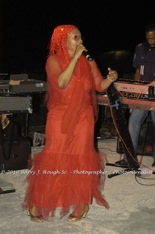 Marcia Griffiths & Edge Michael - Live In Concert - One Love Reggae Concert Series 09/10 @ Negril Escape Resort and Spa, December 29, 2009, One Love Drive, West End, Negril, Westmoreland, Jamaica W.I. - Photographs by Net2Market.com - Barry J. Hough Sr, Photographer/Photojournalist - Negril Travel Guide, Negril Jamaica WI - http://www.negriltravelguide.com - info@negriltravelguide.com...!