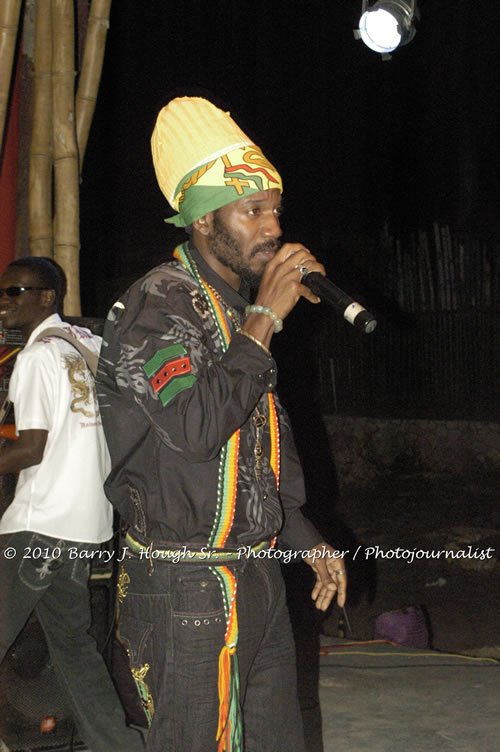 Richie Spice - Live In Concert - One Love Reggae Concert Series 09/10 @ Negril Escape Resort and Spa, January 19, 2010, One Love Drive, West End, Negril, Westmoreland, Jamaica W.I. - Photographs by Net2Market.com - Barry J. Hough Sr, Photographer/Photojournalist - Negril Travel Guide, Negril Jamaica WI - http://www.negriltravelguide.com - info@negriltravelguide.com...!