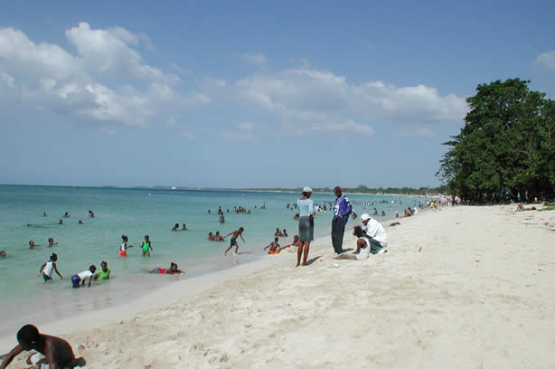 A Photo Walk along Negril's Famous Seven Mile Beach - Negril Travel Guide, Negril Jamaica WI - http://www.negriltravelguide.com - info@negriltravelguide.com...!