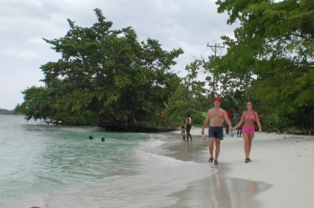 A Photo Walk along Negril's Famous Seven Mile Beach - Negril Travel Guide, Negril Jamaica WI - http://www.negriltravelguide.com - info@negriltravelguide.com...!