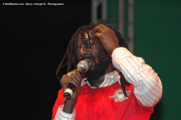 Buju Banton @ Tru-Juice Rebel Salute 2007 - Saturday, January 13, 2007, Port Kaiser Sports Club, St. Elizabeth - Negril Travel Guide, Negril Jamaica WI - http://www.negriltravelguide.com - info@negriltravelguide.com...!