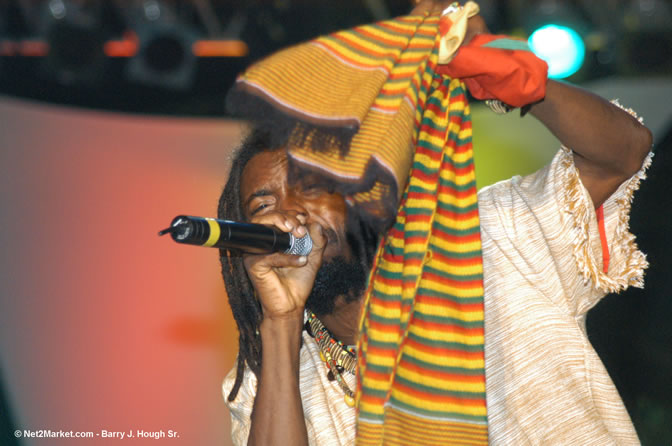 IWayne - Red Stripe Reggae Sumfest 2005 - Dancehall Night - July 21th, 2005 - Negril Travel Guide, Negril Jamaica WI - http://www.negriltravelguide.com - info@negriltravelguide.com...!