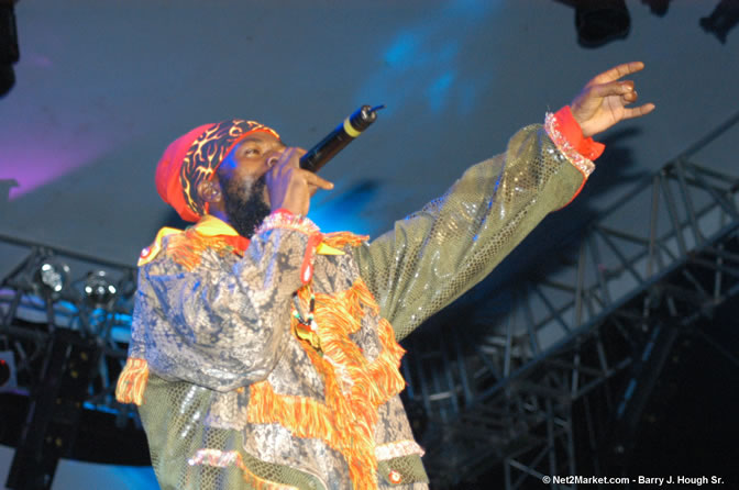 Capleton - Red Stripe Reggae Sumfest 2005 - Dancehall Night - July 21th, 2005 - Negril Travel Guide, Negril Jamaica WI - http://www.negriltravelguide.com - info@negriltravelguide.com...!