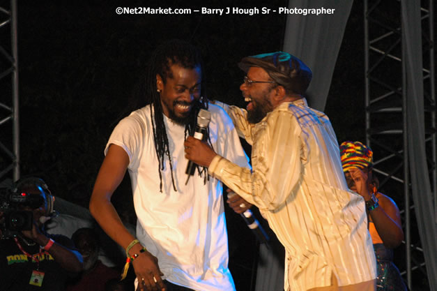 Beeniw Man & Barbee  - Red Stripe Reggae Sumfest 2007 - Zenith - Saturday, July 21, 2007 - Catherine Hall, Montego Bay, St James, Jamaica W.I. - Negril Travel Guide, Negril Jamaica WI - http://www.negriltravelguide.com - info@negriltravelguide.com...!