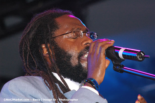 Tarrus Riley - Red Stripe Reggae Sumfest 2007 - Zenith - Saturday, July 21, 2007 - Catherine Hall, Montego Bay, St James, Jamaica W.I. - Negril Travel Guide, Negril Jamaica WI - http://www.negriltravelguide.com - info@negriltravelguide.com...!