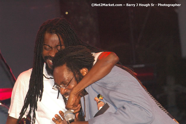 Tarrus Riley - Red Stripe Reggae Sumfest 2007 - Zenith - Saturday, July 21, 2007 - Catherine Hall, Montego Bay, St James, Jamaica W.I. - Negril Travel Guide, Negril Jamaica WI - http://www.negriltravelguide.com - info@negriltravelguide.com...!