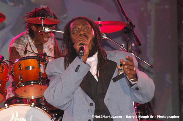 Tarrus Riley - Red Stripe Reggae Sumfest 2007 - Zenith - Saturday, July 21, 2007 - Catherine Hall, Montego Bay, St James, Jamaica W.I. - Negril Travel Guide, Negril Jamaica WI - http://www.negriltravelguide.com - info@negriltravelguide.com...!