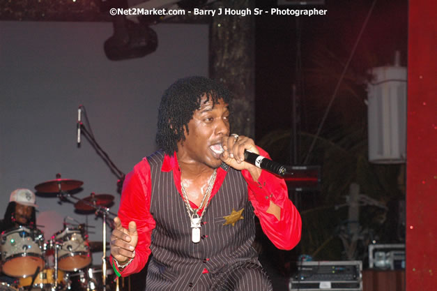 Wayne Marshall - Explosion - Red Stripe Reggae Sumfest 2007 - Thursday, July 19, 2007 - Red Stripe Reggae Sumfest 2007 at Catherine Hall, Montego Bay, St James, Jamaica W.I. - Negril Travel Guide, Negril Jamaica WI - http://www.negriltravelguide.com - info@negriltravelguide.com...!