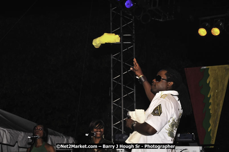 Bonafide @ Red Stripe Reggae Sumfest 2008 International Night 2, Catherine Hall, Montego Bay - Saturday, July 19, 2008 - Reggae Sumfest 2008 July 13 - July 19, 2008 - Photographs by Net2Market.com - Barry J. Hough Sr. Photojournalist/Photograper - Photographs taken with a Nikon D300 - Negril Travel Guide, Negril Jamaica WI - http://www.negriltravelguide.com - info@negriltravelguide.com...!