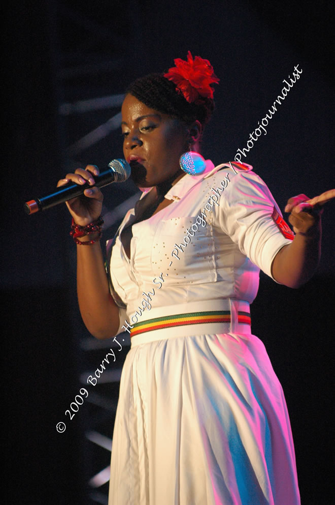 Etana @ Reggae Sumfest 2009 - International Night 2 - Reggae Sumfest 2009,Catherine Hall, Montego Bay, St. James, Jamaica W.I. - Saturday, July 25, 2009 - Reggae Sumfest 2009, July 19 - 25, 2009 - Photographs by Net2Market.com - Barry J. Hough Sr. Photojournalist/Photograper - Photographs taken with a Nikon D70, D100, or D300 - Negril Travel Guide, Negril Jamaica WI - http://www.negriltravelguide.com - info@negriltravelguide.com...!