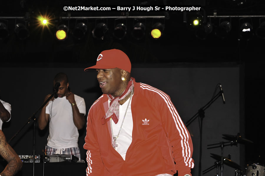 Lil Wayne @ Reggae Sumfest 2008 International Night 2, Catherine Hall, Montego Bay - Saturday, July 19, 2008 - Reggae Sumfest 2008 July 13 - July 19, 2008 - Photographs by Net2Market.com - Barry J. Hough Sr. Photojournalist/Photograper - Photographs taken with a Nikon D300 - Negril Travel Guide, Negril Jamaica WI - http://www.negriltravelguide.com - info@negriltravelguide.com...!