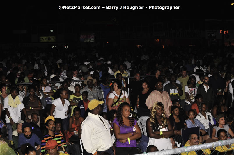 Tarrus Riley @ Reggae Sumfest 2008 International Night 2, Catherine Hall, Montego Bay - Saturday, July 19, 2008 - Reggae Sumfest 2008 July 13 - July 19, 2008 - Photographs by Net2Market.com - Barry J. Hough Sr. Photojournalist/Photograper - Photographs taken with a Nikon D300 - Negril Travel Guide, Negril Jamaica WI - http://www.negriltravelguide.com - info@negriltravelguide.com...!