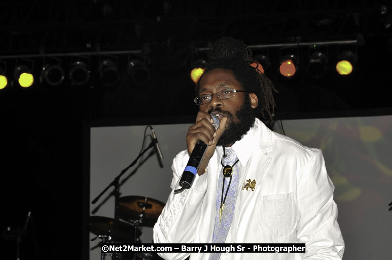 Tarrus Riley @ Reggae Sumfest 2008 International Night 2, Catherine Hall, Montego Bay - Saturday, July 19, 2008 - Reggae Sumfest 2008 July 13 - July 19, 2008 - Photographs by Net2Market.com - Barry J. Hough Sr. Photojournalist/Photograper - Photographs taken with a Nikon D300 - Negril Travel Guide, Negril Jamaica WI - http://www.negriltravelguide.com - info@negriltravelguide.com...!