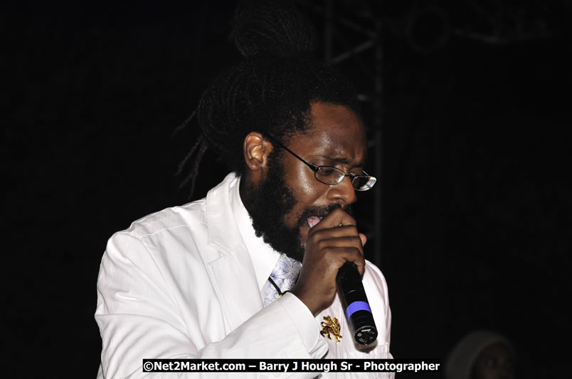 Tarrus Riley @ Reggae Sumfest 2008 International Night 2, Catherine Hall, Montego Bay - Saturday, July 19, 2008 - Reggae Sumfest 2008 July 13 - July 19, 2008 - Photographs by Net2Market.com - Barry J. Hough Sr. Photojournalist/Photograper - Photographs taken with a Nikon D300 - Negril Travel Guide, Negril Jamaica WI - http://www.negriltravelguide.com - info@negriltravelguide.com...!