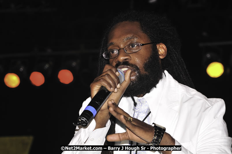 Tarrus Riley @ Reggae Sumfest 2008 International Night 2, Catherine Hall, Montego Bay - Saturday, July 19, 2008 - Reggae Sumfest 2008 July 13 - July 19, 2008 - Photographs by Net2Market.com - Barry J. Hough Sr. Photojournalist/Photograper - Photographs taken with a Nikon D300 - Negril Travel Guide, Negril Jamaica WI - http://www.negriltravelguide.com - info@negriltravelguide.com...!