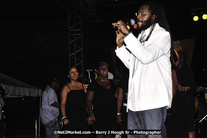 Tarrus Riley @ Reggae Sumfest 2008 International Night 2, Catherine Hall, Montego Bay - Saturday, July 19, 2008 - Reggae Sumfest 2008 July 13 - July 19, 2008 - Photographs by Net2Market.com - Barry J. Hough Sr. Photojournalist/Photograper - Photographs taken with a Nikon D300 - Negril Travel Guide, Negril Jamaica WI - http://www.negriltravelguide.com - info@negriltravelguide.com...!