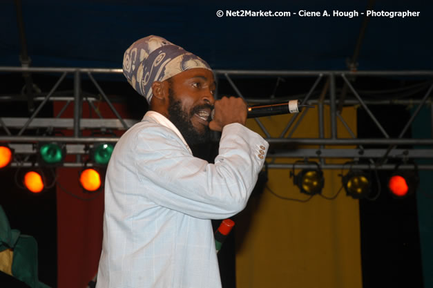 Lutan Fyah - Smile Jamaica, Nine Miles, St Anns, Jamaica - Saturday, February 10, 2007 - The Smile Jamaica Concert, a symbolic homecoming in Bob Marley's birthplace of Nine Miles - Negril Travel Guide, Negril Jamaica WI - http://www.negriltravelguide.com - info@negriltravelguide.com...!