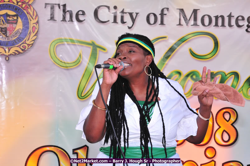 The City of Montego Bay Welcomes Our 2008 Olympians - Western Motorcade - Civic Ceremony - A Salute To Our Beijing Heros - Sam Sharpe Square, Montego Bay, Jamaica - Tuesday, October 7, 2008 - Photographs by Net2Market.com - Barry J. Hough Sr. Photojournalist/Photograper - Photographs taken with a Nikon D300 - Negril Travel Guide, Negril Jamaica WI - http://www.negriltravelguide.com - info@negriltravelguide.com...!